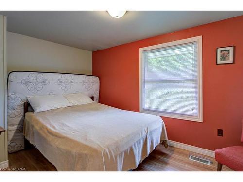 401767 Grey Road 4, West Grey, ON - Indoor Photo Showing Bedroom