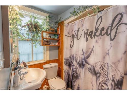 101 King Street, Hensall, ON - Indoor Photo Showing Bathroom