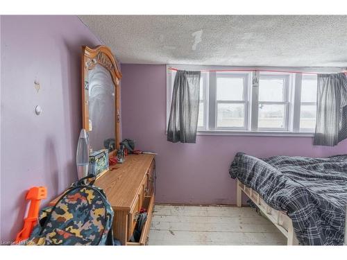 101 King Street, Hensall, ON - Indoor Photo Showing Bedroom