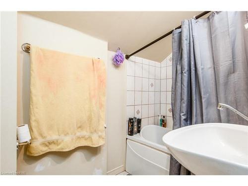 84-86 Rebecca Street, Stratford, ON - Indoor Photo Showing Bathroom