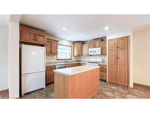 50 Cherokee Lane, Meneset, ON - Indoor Photo Showing Kitchen