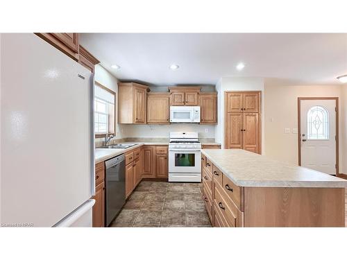 50 Cherokee Lane, Meneset, ON - Indoor Photo Showing Kitchen With Double Sink