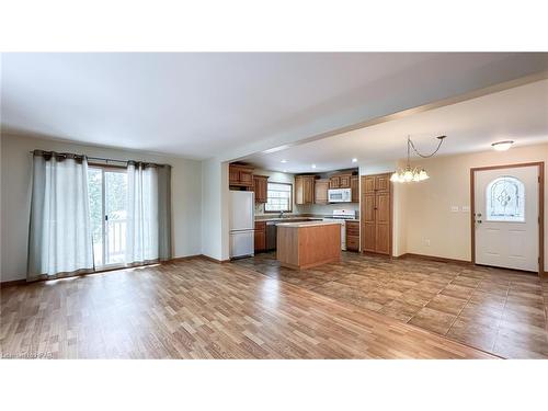 50 Cherokee Lane, Meneset, ON - Indoor Photo Showing Living Room