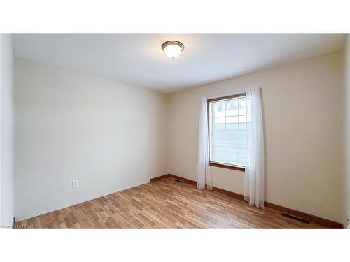 50 Cherokee Lane, Meneset, ON - Indoor Photo Showing Other Room