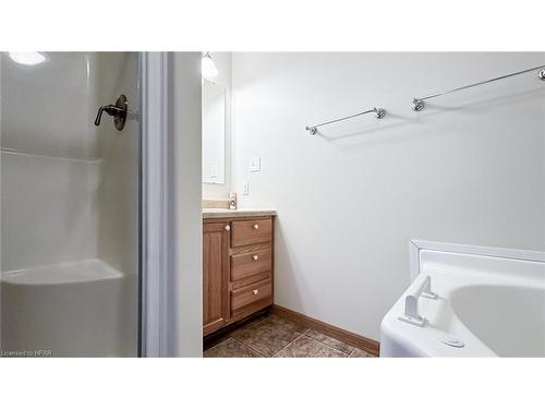 50 Cherokee Lane, Meneset, ON - Indoor Photo Showing Bathroom