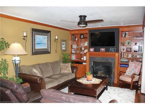 24575 Saxton Road, Strathroy Caradoc (Munic), ON - Indoor Photo Showing Living Room With Fireplace