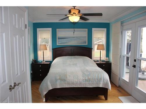 24575 Saxton Road, Strathroy Caradoc (Munic), ON - Indoor Photo Showing Bedroom