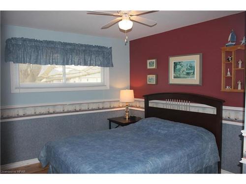 24575 Saxton Road, Strathroy Caradoc (Munic), ON - Indoor Photo Showing Bedroom