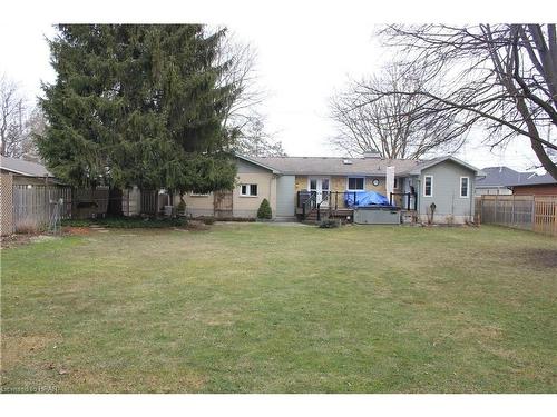 24575 Saxton Road, Strathroy Caradoc (Munic), ON - Outdoor With Deck Patio Veranda With Backyard