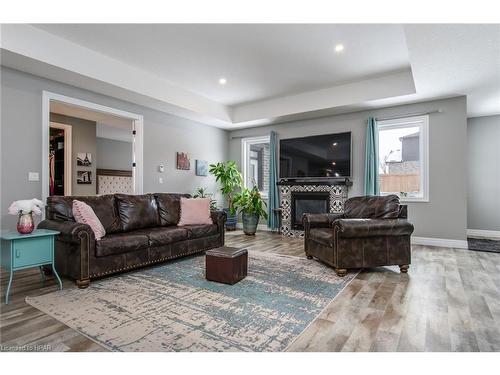 77 Reagan Street, Milverton, ON - Indoor Photo Showing Living Room