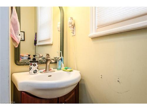 84-86 Rebecca Street, Stratford, ON - Indoor Photo Showing Bathroom