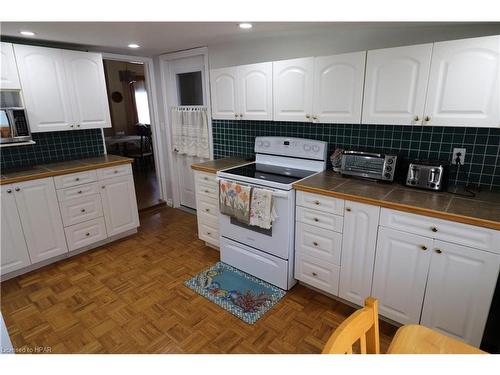 28 Sutton Drive, Ashfield-Colborne-Wawanosh, ON - Indoor Photo Showing Dining Room