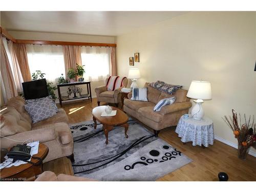 28 Sutton Drive, Ashfield-Colborne-Wawanosh, ON - Indoor Photo Showing Living Room