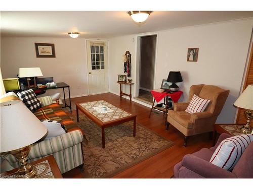 28 Sutton Drive, Ashfield-Colborne-Wawanosh, ON - Indoor Photo Showing Living Room