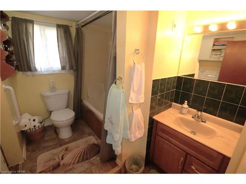 28 Sutton Drive, Ashfield-Colborne-Wawanosh, ON - Indoor Photo Showing Laundry Room