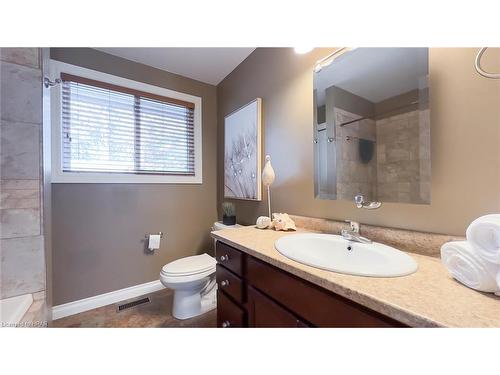 10168 Edmonds Boulevard, Grand Bend, ON - Indoor Photo Showing Bathroom