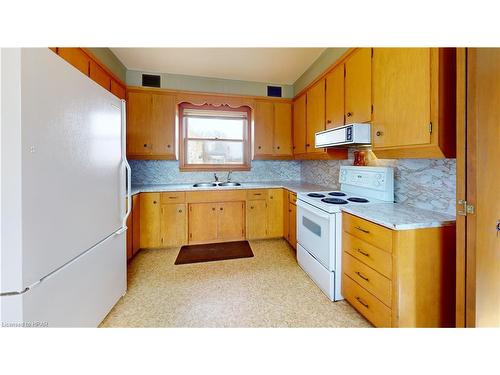 5967 Line 8, Kirkton, ON - Indoor Photo Showing Kitchen With Double Sink
