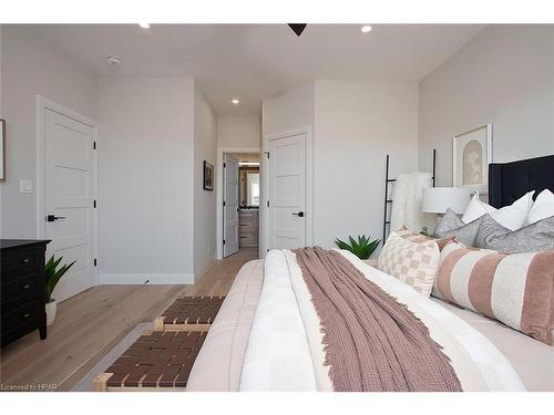 73590 Irene Crescent, Zurich, ON - Indoor Photo Showing Bedroom