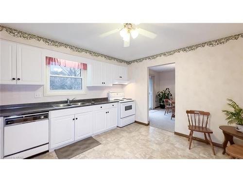 133 Bennett Street W, Goderich, ON - Indoor Photo Showing Kitchen With Double Sink