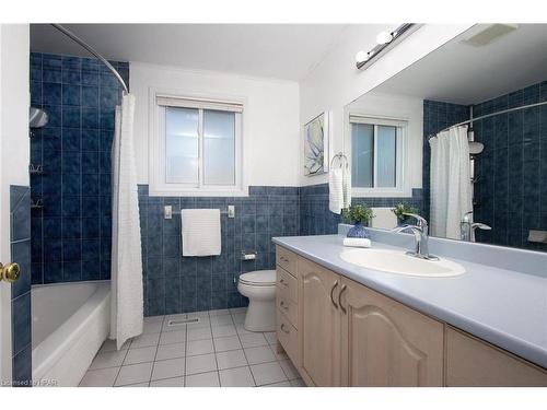 86 Martinet Place, London, ON - Indoor Photo Showing Bathroom