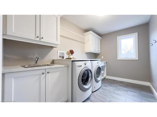 39941 Dinsley Terrace, Bluewater, ON - Indoor Photo Showing Laundry Room