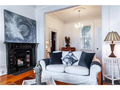 92 Wellington Street N, St. Marys, ON - Indoor Photo Showing Living Room