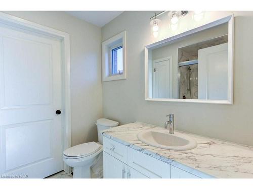 368 Durham Street E, Mount Forest, ON - Indoor Photo Showing Bathroom