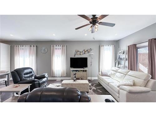 667 Gloria Street, Blyth, ON - Indoor Photo Showing Living Room
