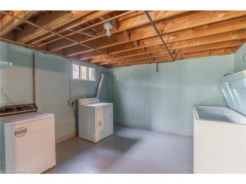 230 Bennett Street W, Goderich, ON - Indoor Photo Showing Laundry Room
