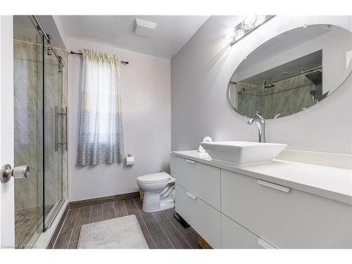 122 Jensen Road, London, ON - Indoor Photo Showing Bathroom