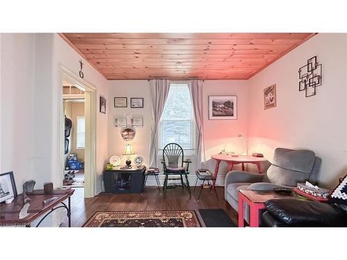43 Trafalgar Street, Goderich, ON - Indoor Photo Showing Living Room