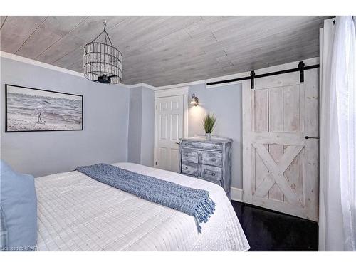 310 Barber Avenue N, Listowel, ON - Indoor Photo Showing Bedroom