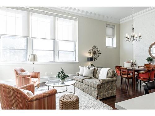 2F-189 Elizabeth Street, St. Marys, ON - Indoor Photo Showing Living Room