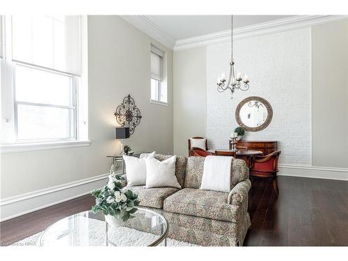 2F-189 Elizabeth Street, St. Marys, ON - Indoor Photo Showing Living Room