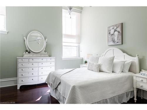 2F-189 Elizabeth Street, St. Marys, ON - Indoor Photo Showing Bedroom