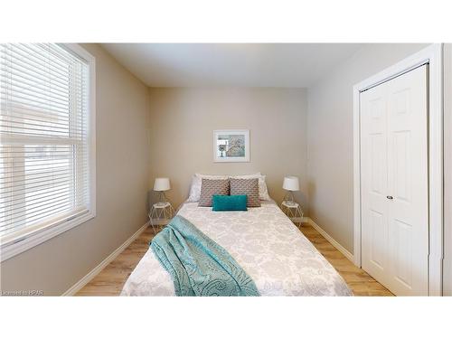 135 Maple Street, Clinton, ON - Indoor Photo Showing Bedroom