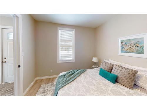 135 Maple Street, Clinton, ON - Indoor Photo Showing Bedroom