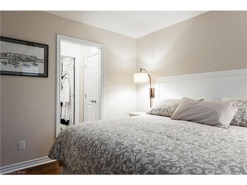 149-50 Galt Road, Stratford, ON - Indoor Photo Showing Bedroom