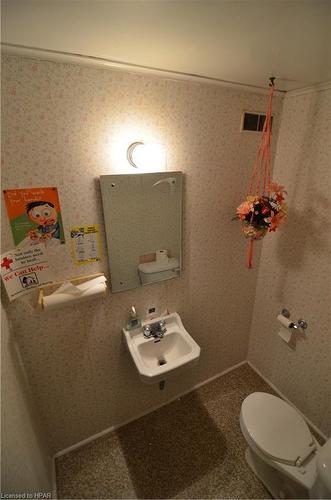 28 Mill Avenue, Zurich, ON - Indoor Photo Showing Bathroom