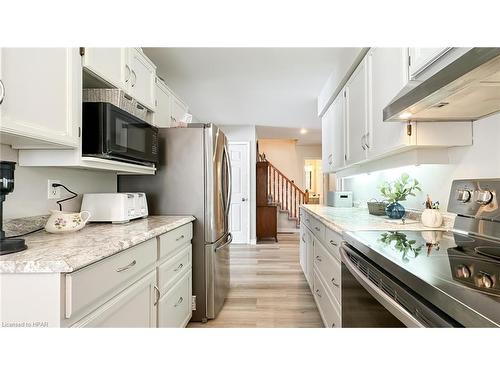 216 Sunset Drive, Goderich, ON - Indoor Photo Showing Kitchen With Upgraded Kitchen
