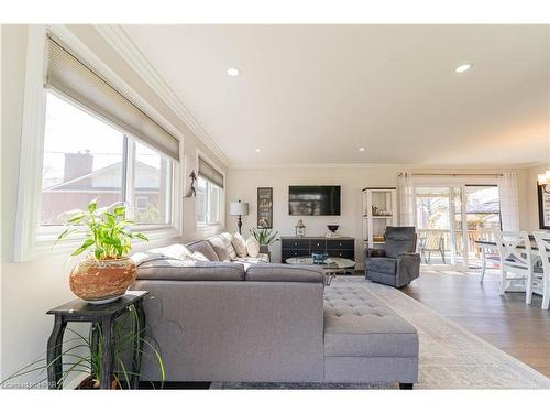 1 Maple Lane, Tillsonburg, ON - Indoor Photo Showing Living Room