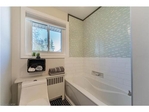 1 Maple Lane, Tillsonburg, ON - Indoor Photo Showing Bathroom