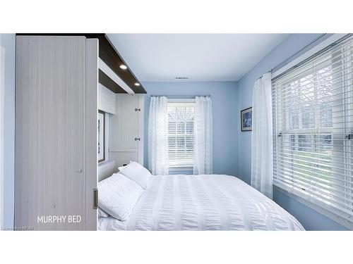 6 Tuyll Street, Bayfield, ON - Indoor Photo Showing Bedroom