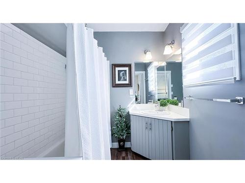 6 Tuyll Street, Bayfield, ON - Indoor Photo Showing Bathroom