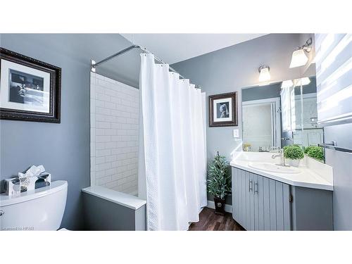 6 Tuyll Street, Bayfield, ON - Indoor Photo Showing Bathroom