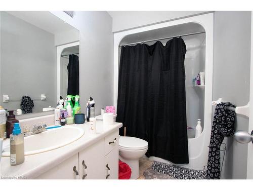 17 Laurier Street, Stratford, ON - Indoor Photo Showing Bathroom