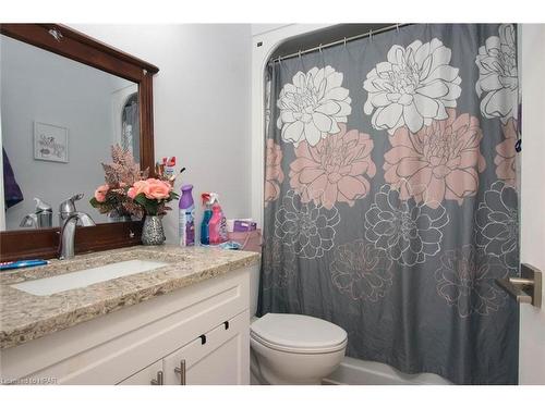 17 Laurier Street, Stratford, ON - Indoor Photo Showing Bathroom