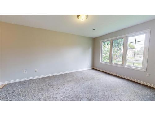 17 Laurier Street, Stratford, ON - Indoor Photo Showing Living Room