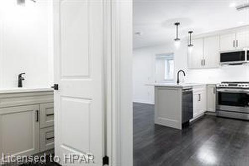 102-100 Gordon Street, Stratford, ON - Indoor Photo Showing Kitchen With Upgraded Kitchen