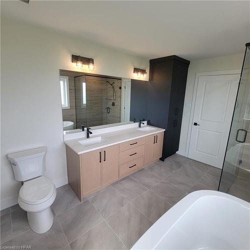 112 Rowe Avenue, Exeter, ON - Indoor Photo Showing Bathroom